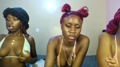 Snapshot of babydoll_230 chatting on 06/13/26, 04:21 Babydoll 230 online show from 06/13/26, 04:21