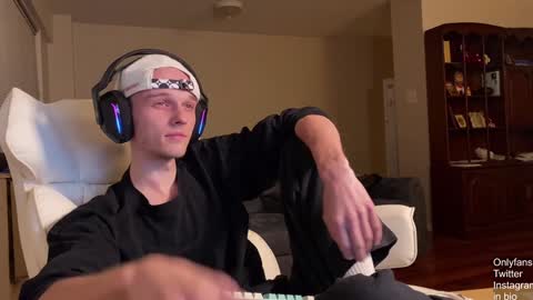 Big cock boy online show from 12/19/24, 04:45