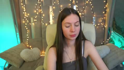 Snapshot of babylumii chatting on 05/04/26, 02:02 Lady Vi online show from 05/04/26, 02:02