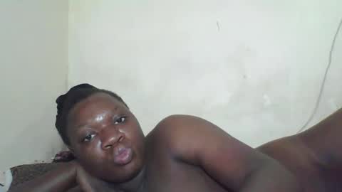 Snapshot of babymolly2 chatting on 04/27/26, 04:21 Rossy Kwekwe online show from 04/27/26, 04:21