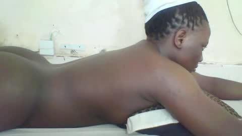 Snapshot of babymolly2 chatting on 05/24/26, 03:28 Rossy Kwekwe online show from 05/24/26, 03:28