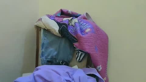 Snapshot of babyyolly chatting on 09/16/25, 01:17 babyyolly online show from 09/16/25, 01:17