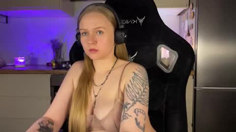 Snapshot of babyytonight chatting on 10/02/25, 03:35 NEXT STREAM 1AM GMT3 Alice online show from 10/02/25, 03:35