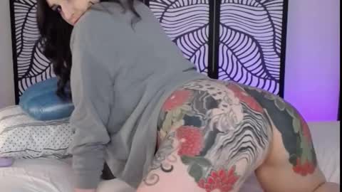 Ava online show from 02/05/25, 02:08