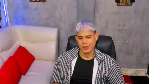 Snapshot of bad_boytoh chatting on 12/18/25, 12:22 bad_boytoh online show from 12/18/25, 12:22