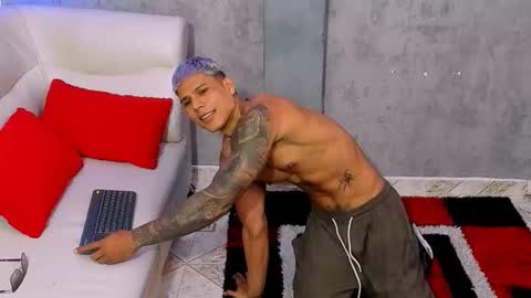 Snapshot of bad_boytoh chatting on 12/19/25, 02:46 bad_boytoh online show from 12/19/25, 02:46