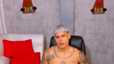 Snapshot of bad_boytoh chatting on 12/21/25, 12:45 bad_boytoh online show from 12/21/25, 12:45