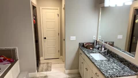 Snapshot of badboyson65 chatting on 12/24/24, 02:43 HotWifeFun32 online show from 12/24/24, 02:43