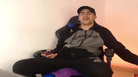 Snapshot of badjuanhot chatting on 12/07/24, 08:11 Juan Help us reach 100 likes online show from 12/07/24, 08:11