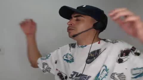 Snapshot of badjuanhot chatting on 12/17/24, 01:50 Juan Help us reach 100 likes online show from 12/17/24, 01:50