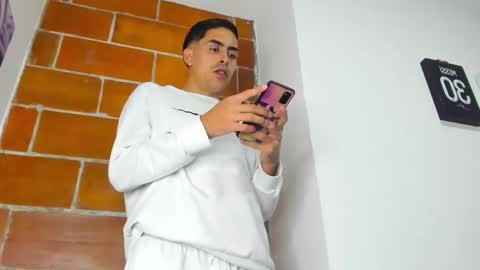 Snapshot of badjuanhot chatting on 12/25/24, 05:05 Juan Help us reach 100 likes online show from 12/25/24, 05:05