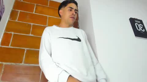 Snapshot of badjuanhot chatting on 12/25/24, 08:07 Juan Help us reach 100 likes online show from 12/25/24, 08:07