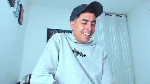 Snapshot of badjuanhot chatting on 12/31/24, 06:59 Juan Help us reach 100 likes online show from 12/31/24, 06:59