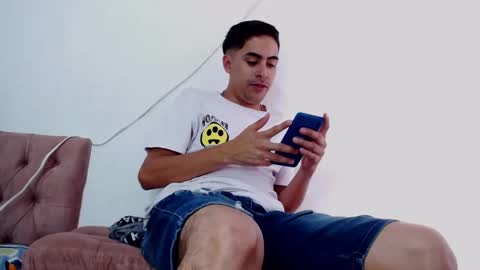 Snapshot of badjuanhot chatting on 01/14/25, 03:47 Juan Help us reach 100 likes online show from 01/14/25, 03:47