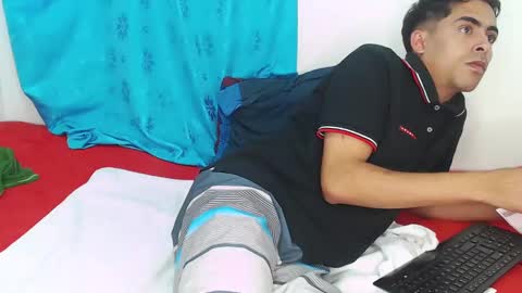 Snapshot of badjuanhot chatting on 01/22/25, 05:28 Juan Help us reach 100 likes online show from 01/22/25, 05:28