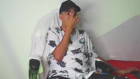 Snapshot of badjuanhot chatting on 01/30/25, 11:11 Juan Help us reach 100 likes online show from 01/30/25, 11:11