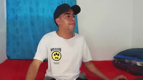 Snapshot of badjuanhot chatting on 02/19/25, 12:33 Juan Help us reach 100 likes online show from 02/19/25, 12:33