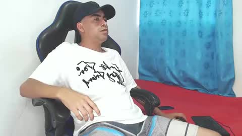 Snapshot of badjuanhot chatting on 02/25/25, 12:13 Juan Help us reach 100 likes online show from 02/25/25, 12:13