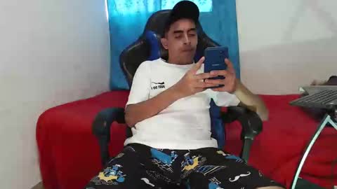 Snapshot of badjuanhot chatting on 03/05/25, 06:34 Juan Help us reach 100 likes online show from 03/05/25, 06:34