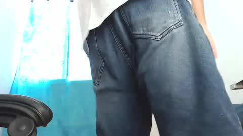 Snapshot of badjuanhot chatting on 03/11/25, 06:19 Juan Help us reach 100 likes online show from 03/11/25, 06:19