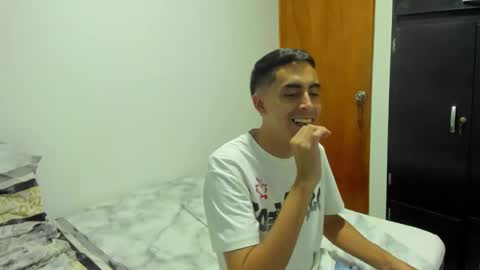 Snapshot of badjuanhot chatting on 09/10/25, 01:49 Juan Help us reach 100 likes online show from 09/10/25, 01:49