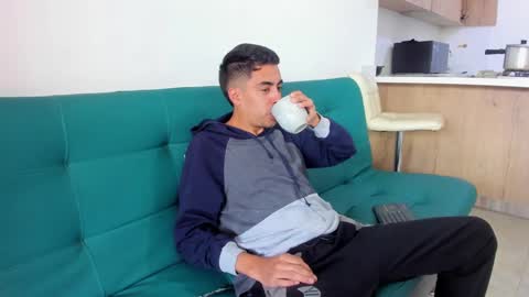 Snapshot of badjuanhot chatting on 09/27/25, 01:16 Juan Help us reach 100 likes online show from 09/27/25, 01:16