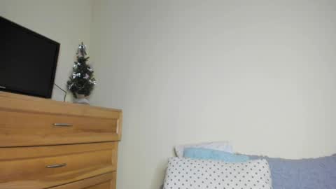 Snapshot of badmodel_ chatting on 12/10/24, 02:06 Name online show from 12/10/24, 02:06