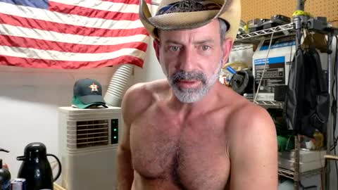 Snapshot of badnightwolf chatting on 09/11/25, 03:06 Silver online show from 09/11/25, 03:06