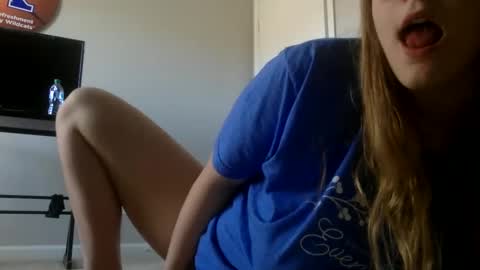 Snapshot of baeblondie chatting on 02/28/25, 06:20 baeblondie online show from 02/28/25, 06:20