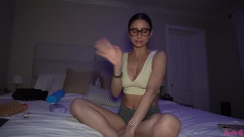 Bae online show from 07/11/26, 02:14