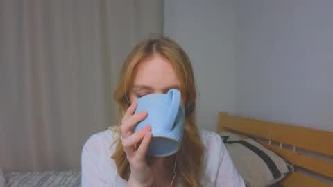 Snapshot of baeyoda chatting on 04/28/26, 04:23 Kate online show from 04/28/26, 04:23