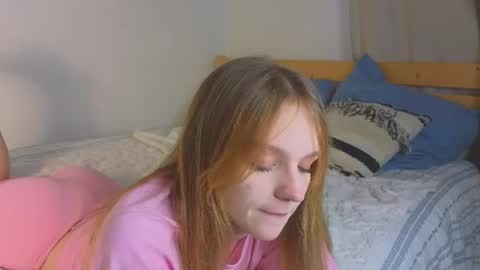 Snapshot of baeyoda chatting on 06/18/26, 04:11 Kate online show from 06/18/26, 04:11