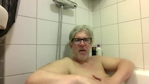 Snapshot of baggelina75 chatting on 04/23/26, 08:00 baggelina75 online show from 04/23/26, 08:00