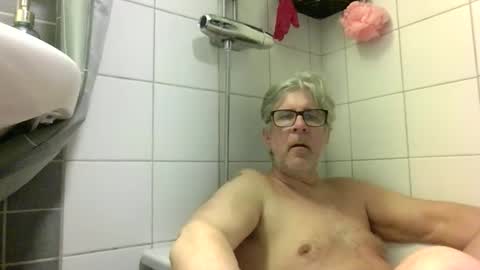 Snapshot of baggelina75 chatting on 05/04/26, 05:31 baggelina75 online show from 05/04/26, 05:31