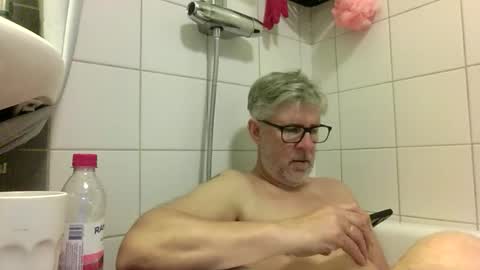 Snapshot of baggelina75 chatting on 05/10/26, 04:01 baggelina75 online show from 05/10/26, 04:01