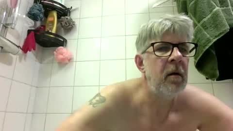 Snapshot of baggelina75 chatting on 05/13/26, 05:32 baggelina75 online show from 05/13/26, 05:32