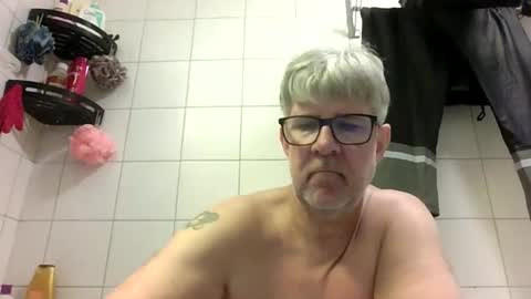 Snapshot of baggelina75 chatting on 05/17/26, 03:41 baggelina75 online show from 05/17/26, 03:41
