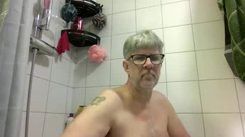 Snapshot of baggelina75 chatting on 05/18/26, 07:52 baggelina75 online show from 05/18/26, 07:52