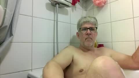 Snapshot of baggelina75 chatting on 05/19/26, 07:09 baggelina75 online show from 05/19/26, 07:09