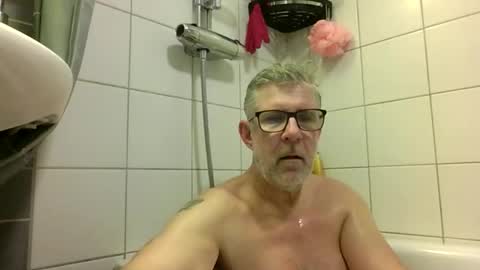 Snapshot of baggelina75 chatting on 05/21/26, 06:26 baggelina75 online show from 05/21/26, 06:26