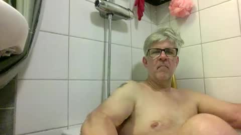 Snapshot of baggelina75 chatting on 05/28/26, 07:11 baggelina75 online show from 05/28/26, 07:11