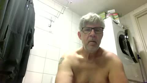 Snapshot of baggelina75 chatting on 06/05/26, 03:46 baggelina75 online show from 06/05/26, 03:46