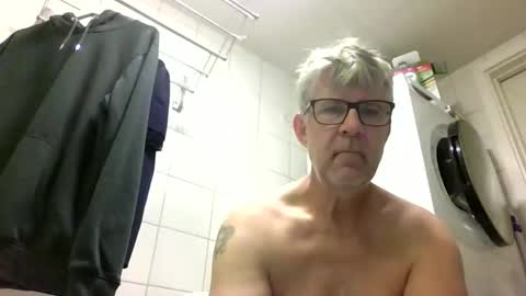 Snapshot of baggelina75 chatting on 06/10/26, 03:39 baggelina75 online show from 06/10/26, 03:39