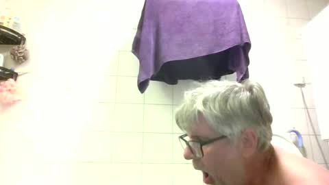 Snapshot of baggelina75 chatting on 06/24/26, 06:40 baggelina75 online show from 06/24/26, 06:40
