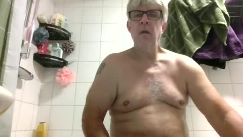 Snapshot of baggelina75 chatting on 06/27/26, 01:17 baggelina75 online show from 06/27/26, 01:17