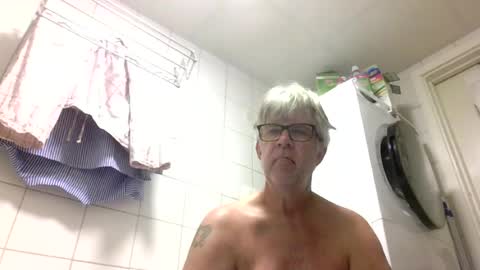 Snapshot of baggelina75 chatting on 07/18/26, 07:56 baggelina75 online show from 07/18/26, 07:56