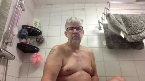 Snapshot of baggelina75 chatting on 08/05/26, 06:05 baggelina75 online show from 08/05/26, 06:05