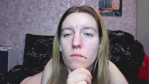 holly online show from 12/05/25, 03:41