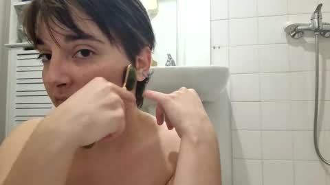 Snapshot of baiedesbois chatting on 10/16/25, 06:31 Baiedesbois online show from 10/16/25, 06:31