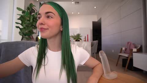 Bailey online show from 01/25/25, 01:41